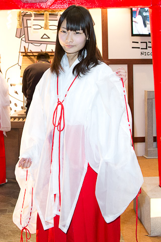 芒果体育直播:最美孝心少女伺候瘫痪妈妈10年(图2) Mango Sports news